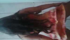 Alana gostosinha rebolando de sainha e calcinha fio dental