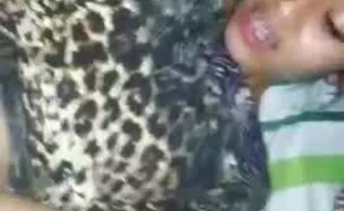 Sem camisinha comendo a ninfetinha gostosa