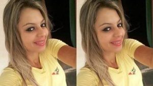 Fernandinha loira mostrando a buceta