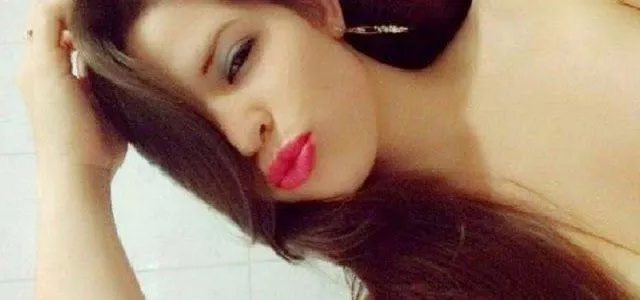 Cintia novinha caiu na net siriricando a bucetinha depilada