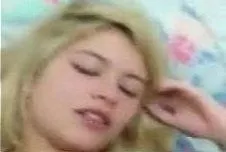 Linda gemendo sentindo a rola grossa na bucetinha rosada