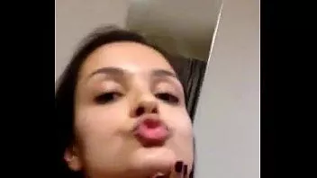 Gatinha pelada em frente ao espelho se exibindo caiu no zapzap