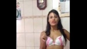 Lidiane gostosa rebolando de calcinha e sutiã caiu na net