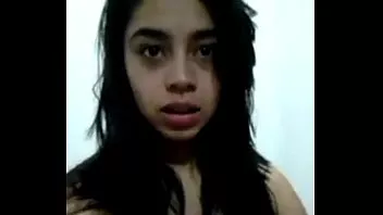 Novinha com saudade do namorado tocando siririca pra ele