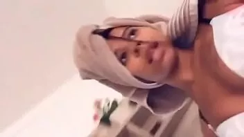 Mandou um recado pras recalcadas do face mostrando a bunda perfeita