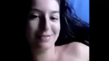 Gostosinha safada ficando peladinha na net e virando a famosinha