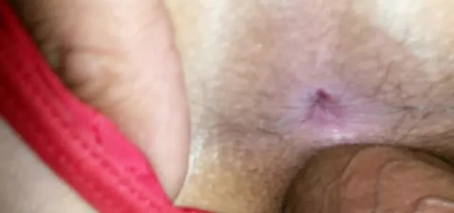 Comendo a amiga gostosinha sem camisinha no sofá da casa dela