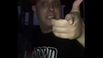 Filmou por baixo da saia da namorada do amigo e ela tava sem calcinha