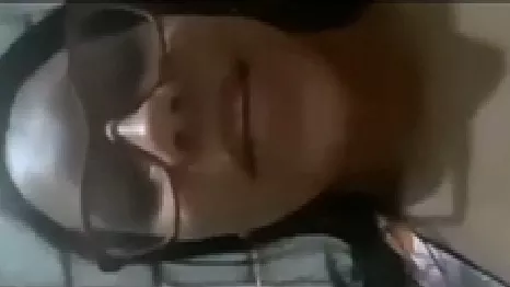 Safada cheia de tesão no banheiro tocando siririca pro amante