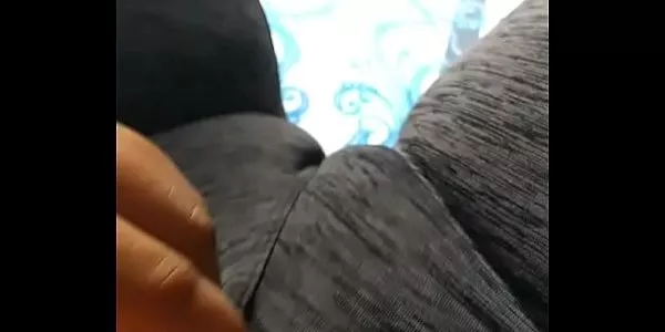 Gordinha mostrou no grupo a bucetinha de calça legging