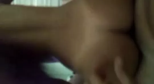Namorada novinha fodendo gostoso sentando com a buceta na pica