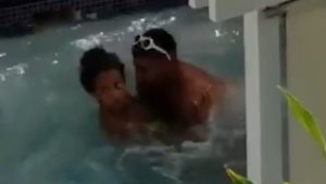 Flagrou o casal na piscina do motel e o vídeo vazou na net