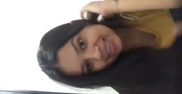 Novinha tarada e safadinha mostrou o cu pro amigo do zapzap