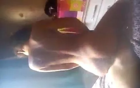 Novinha muito fogosa quicando gostoso na piroca do namorado