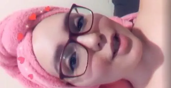 Novinha falando com os seguidores peladinha após o banho mostrou tudo