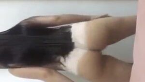 Raba perfeita da novinha deliciosa dançando funk de calcinha