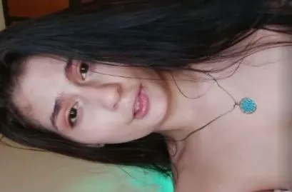 Gostosa na live peladinha se masturbando ao vivo