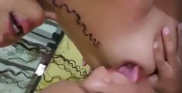 Amigas novinhas ficaram com tesão e se filmaram peladinhas vazou