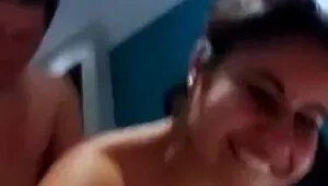 Casada filmou liberando a buceta pro amante no motel