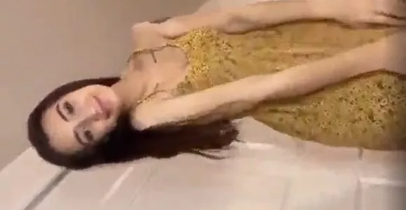 Mais um vídeo dessa magrinha safada mostrando o cuzinho