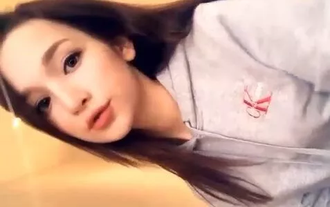 Luana novinha linda demais mostrando o cuzinho e a buceta no video