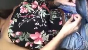 Vazou o nudes de uma loirinha linda mostrando o cuzinho apertado