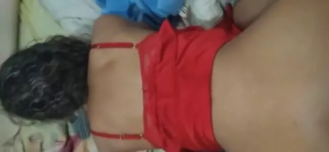 Prima safadinha ficou de quatro levando pirocada na xoxotinha apertada