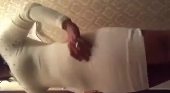 Casada deliciosa se filmou no banheiro peladinha para o amante