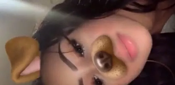 Gatinha filmou o namorado comendo a buceta dela de quatro