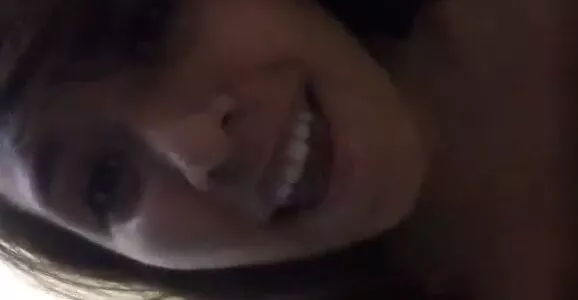 Novinha amadora ficou pelada mandando vídeo nudes no zapzap