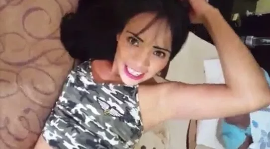 Mexicana gostosinha mostrando o cuzinho e a buceta no vídeo nudes