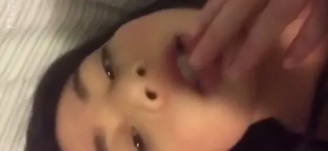 Xvideos novinha gringa deliciosa se exibindo peladinha no vídeo nudes