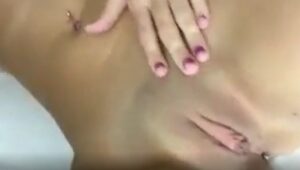 Pepekinha linda dessa branquinha mandando vídeo nudes no whatsapp