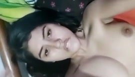 Magrinha linda peladinha se exibindo no vídeo amador