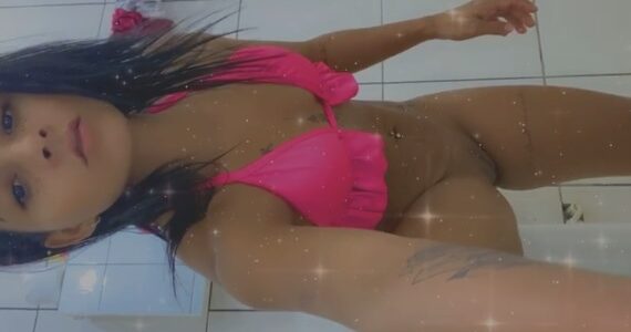 Gatinha tatuada do bucetão mandou nudes no zap se exibindo pelada