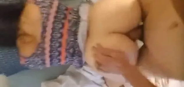 Amadora rabuda liberando o cuzinho apertado pro marido caiu na net