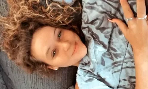 Vídeos nudes de uma ninfetinha perfeita se exibindo pelada