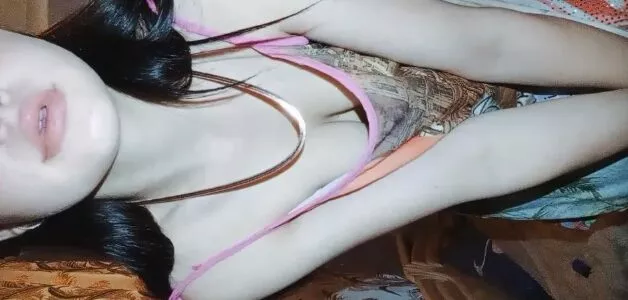 Novinha linda perfeita mostrando o cuzinho e a buceta na live