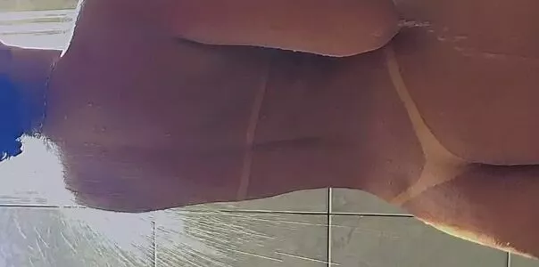 Amadora linda mandou vídeo peladinha tomando banho