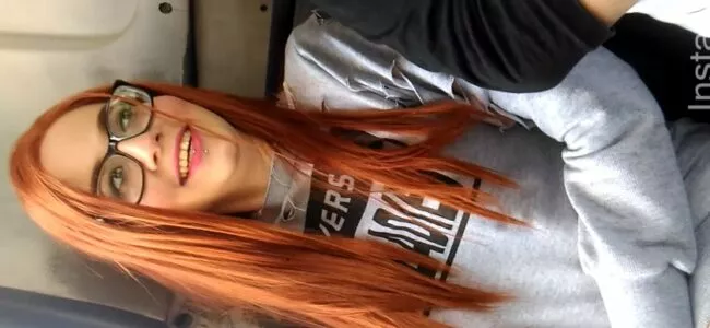 Jess Fenix ficando peladinha no ônibus