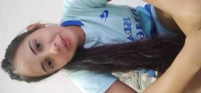 Live completa dessa mina deliciosa ficando peladinha ao vivo