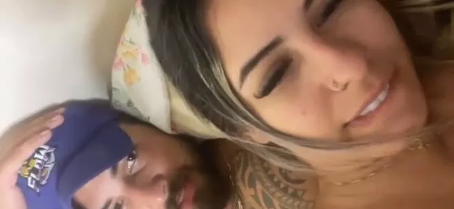 Loirinha safada vazou gravando porno amador com o marido
