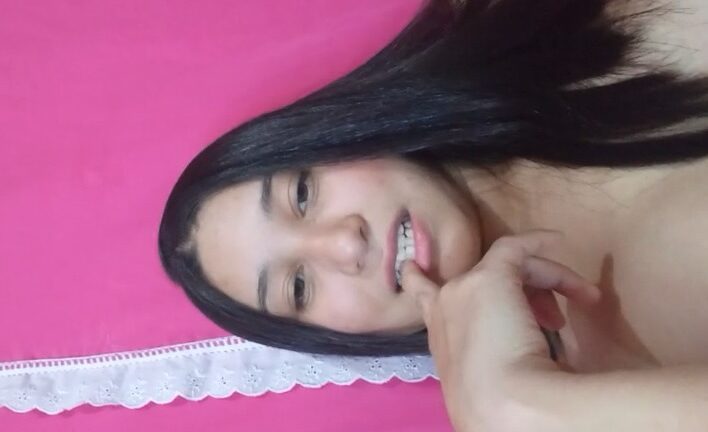 Novinha fazendo sexo na vídeo chamada vazou no zap
