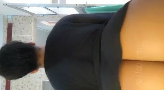 Novinha rabuda rebolando mostrando a bucetinha e o cu