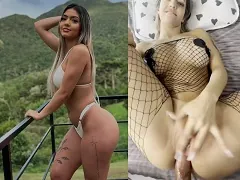Metendo no cu arrombado da gostosa peituda