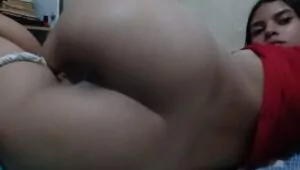Magrinha na live ficou peladinha tocando siririca ao vivo