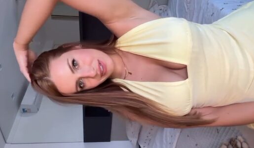 Vídeo delicioso da Lais gozando no consolo grosso