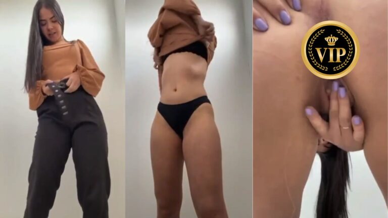Novinha gravou ficando peladinha no banheiro do trabalho