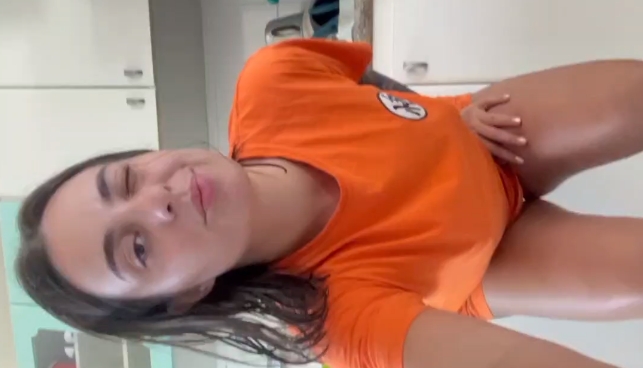 Rabão lindo dessa cavala mostrando o cuzinho gostoso
